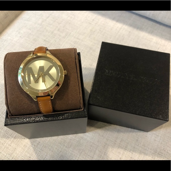 Michael Kors Slim Runway Watch - Picture 2 of 16